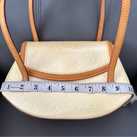 Authentic Vernis LV Bag - Picture 8 of 17
